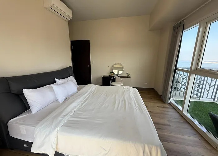 Luxury Spacious 3bedrooms With Maid's Bunkbed Massage Chair Bayview Free Pool & Parking Near Okada Airports Moa Solaire Apartment Manila