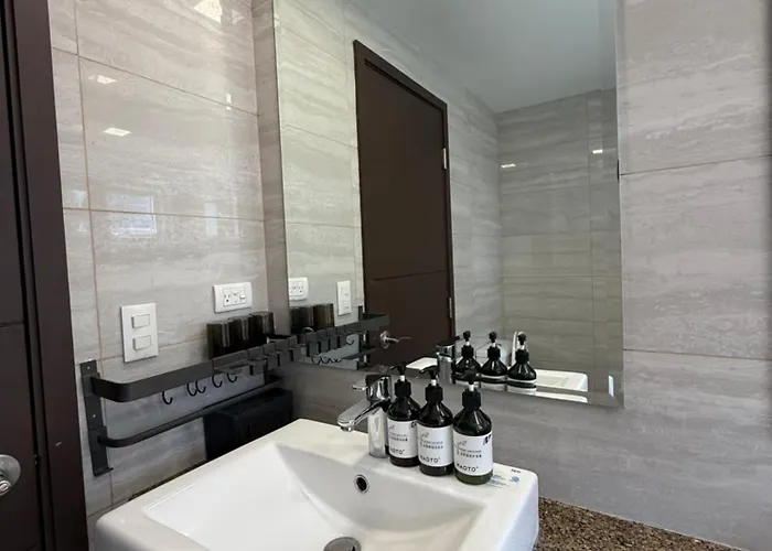 Apartment Luxury Spacious 3bedrooms With Maid's Bunkbed Massage Chair Bayview Free Pool & Parking Near Okada Airports Moa Solaire *