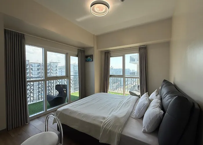 Luxury Spacious 3bedrooms With Maid's Bunkbed Massage Chair Bayview Free Pool & Parking Near Okada Airports Moa Solaire *