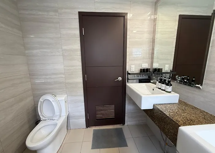 Luxury Spacious 3bedrooms With Maid's Bunkbed Massage Chair Bayview Free Pool & Parking Near Okada Airports Moa Solaire Apartment