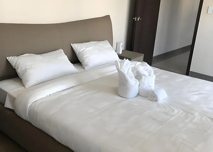 Apartment Luxury Spacious 3bedrooms With Maid's Bunkbed Massage Chair Bayview Free Pool & Parking Near Okada Airports Moa Solaire