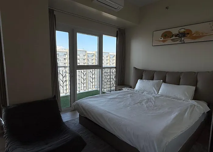 Luxury Spacious 3bedrooms With Maid's Bunkbed Massage Chair Bayview Free Pool & Parking Near Okada Airports Moa Solaire Apartment Manila