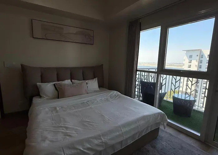 Apartment Luxury Spacious 3bedrooms With Maid's Bunkbed Massage Chair Bayview Free Pool & Parking Near Okada Airports Moa Solaire *