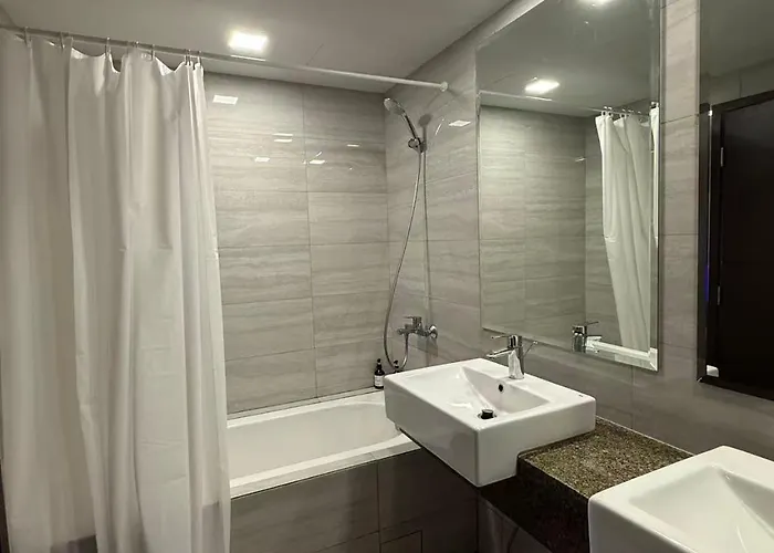 Apartment Luxury Spacious 3bedrooms With Maid's Bunkbed Massage Chair Bayview Free Pool & Parking Near Okada Airports Moa Solaire Manila