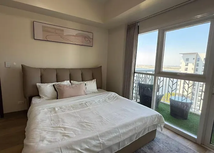 Apartment Luxury Spacious 3bedrooms With Maid's Bunkbed Massage Chair Bayview Free Pool & Parking Near Okada Airports Moa Solaire *