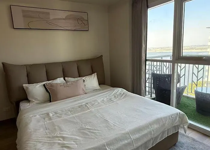 Apartment Luxury Spacious 3bedrooms With Maid's Bunkbed Massage Chair Bayview Free Pool & Parking Near Okada Airports Moa Solaire *