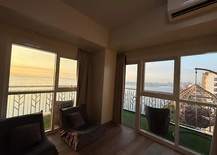 Luxury Spacious 3bedrooms With Maid's Bunkbed Massage Chair Bayview Free Pool & Parking Near Okada Airports Moa Solaire Apartment Manila