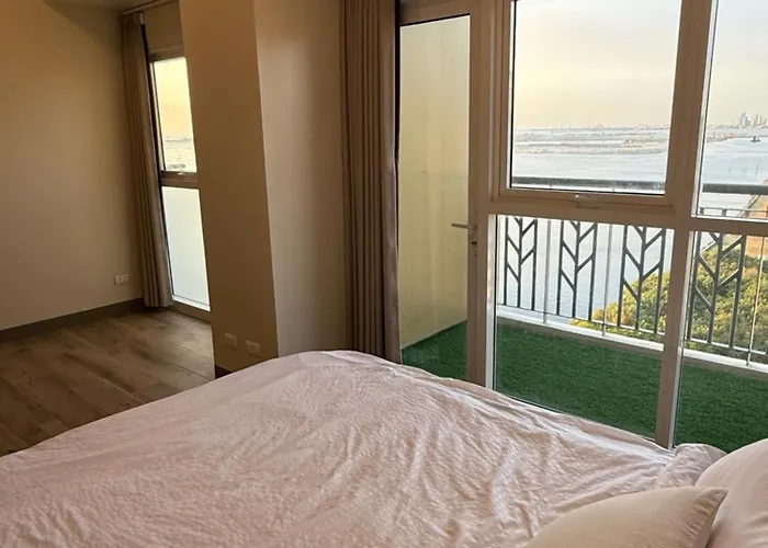 Apartment Luxury Spacious 3bedrooms With Maid's Bunkbed Massage Chair Bayview Free Pool & Parking Near Okada Airports Moa Solaire